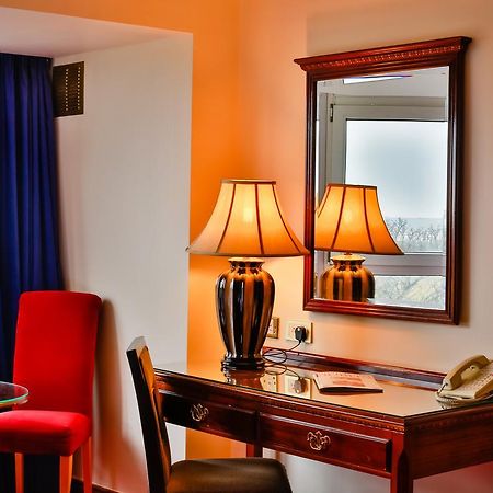 Maldron Hotel Merrion Road Dublin Exteriör bild