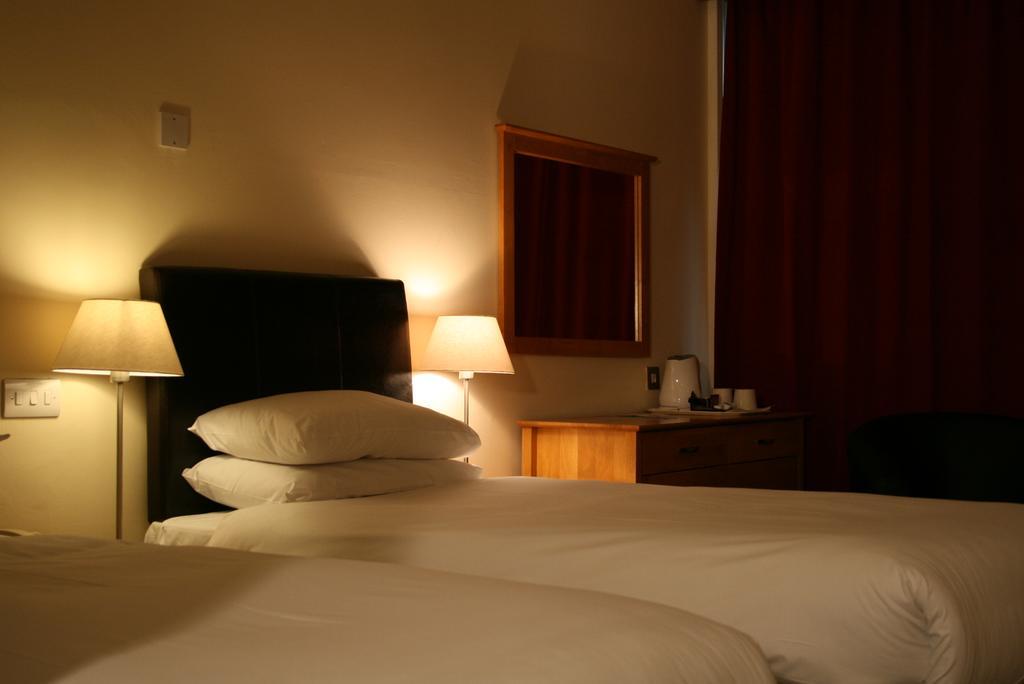 Maldron Hotel Merrion Road Dublin Exteriör bild