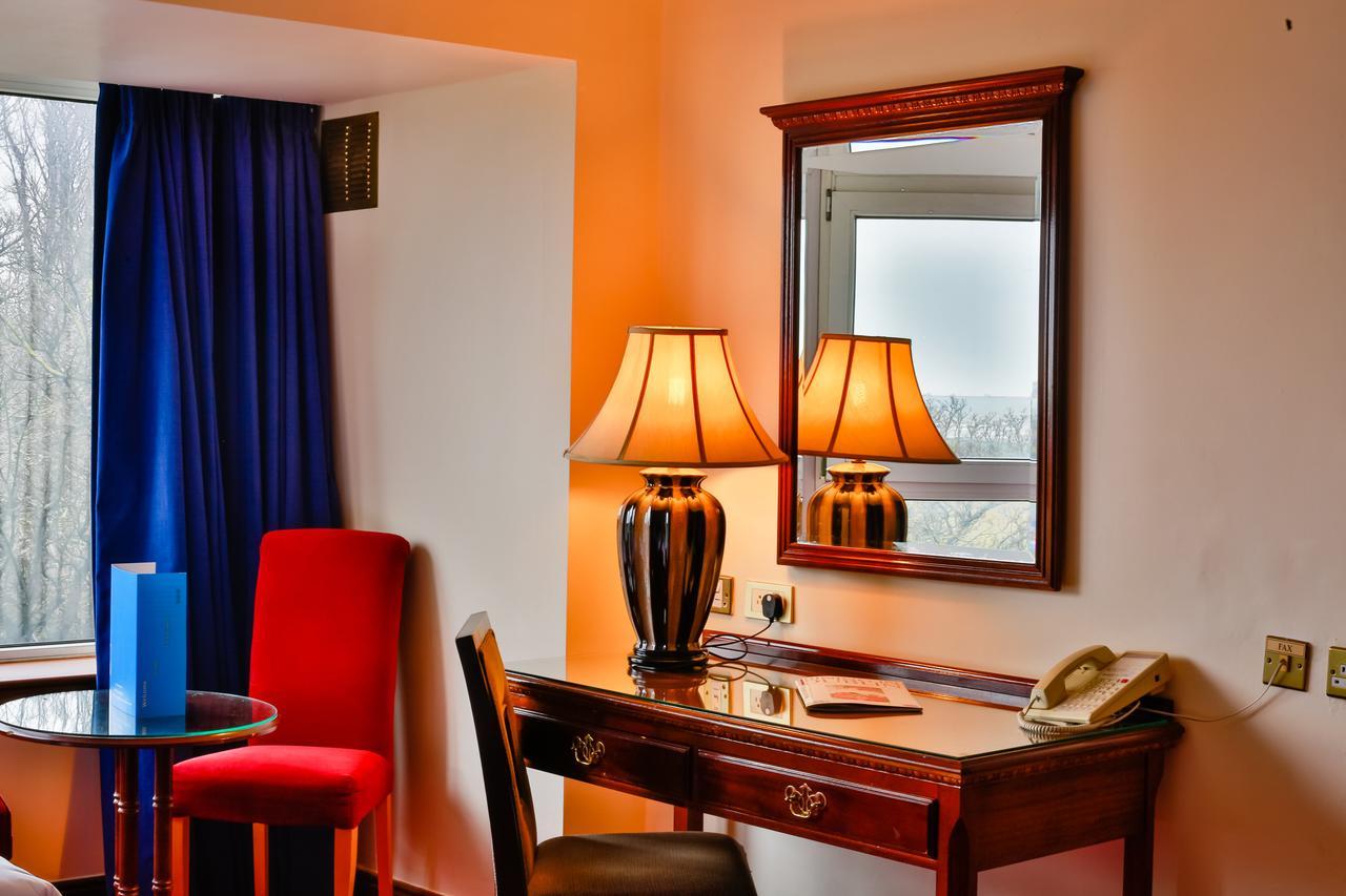 Maldron Hotel Merrion Road Dublin Exteriör bild