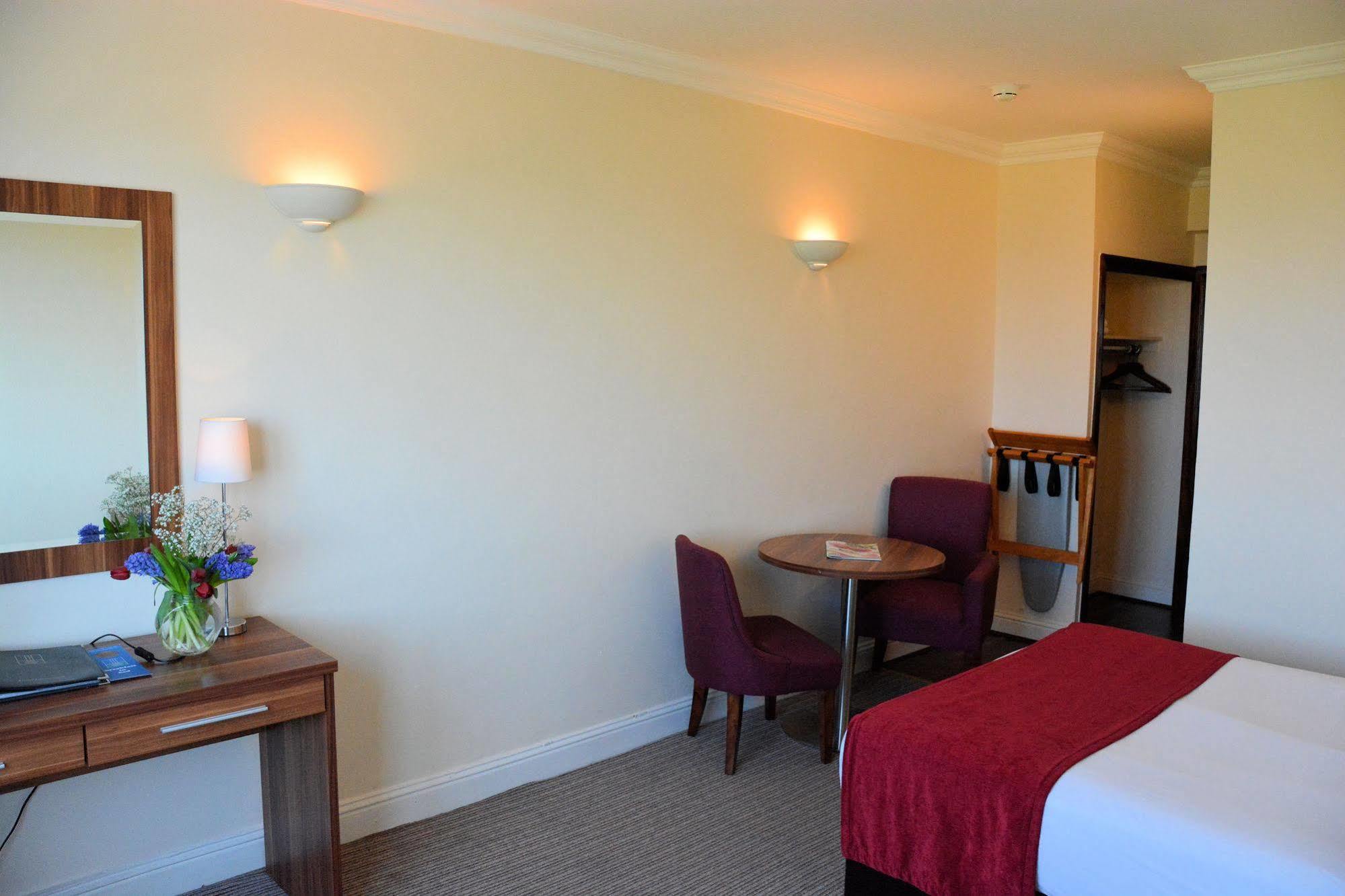 Maldron Hotel Merrion Road Dublin Exteriör bild